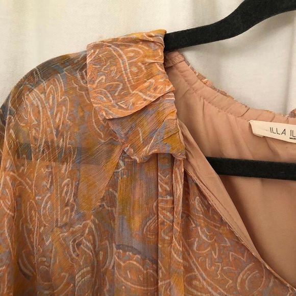 Beautiful Ruffled Dress - Illa Illa - Picture 2 of 5